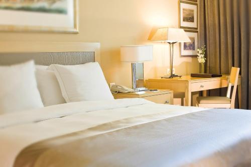 Imagen de la habitación del Hotel Mövenpick Beirut. Foto 9