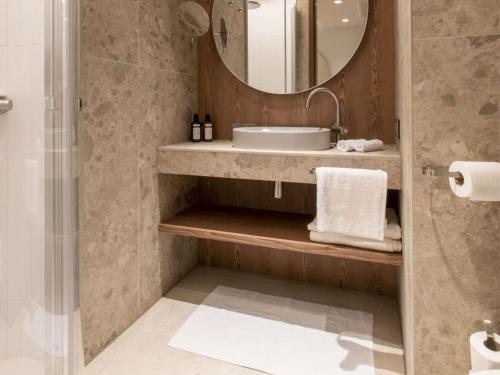 Imagen de la habitación del Hotel M&ouml;venpick Brussels Airport. Foto 9