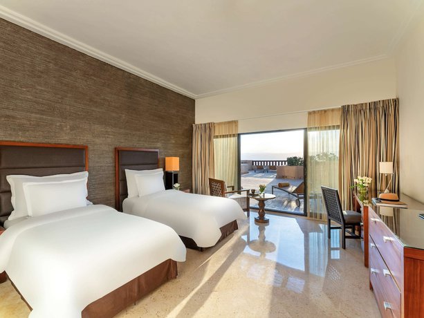 Imagen de la habitación del Hotel Mövenpick Dead Sea Jordan. Foto 5