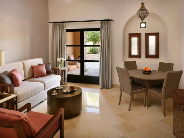 Imagen de la habitación del Hotel Mövenpick Dead Sea Jordan. Foto 11