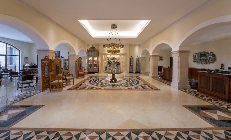 Imagen de los interiores del Hotel Mövenpick Dead Sea Jordan. Foto 20