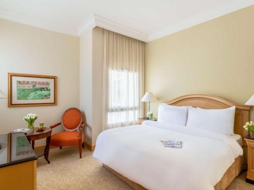 Imagen de la habitación del Hotel Mövenpick Doha. Foto 15