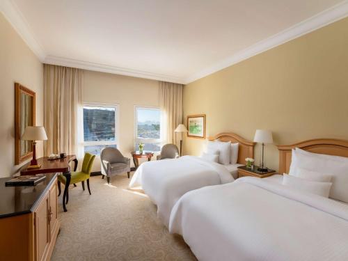 Imagen de la habitación del Hotel Mövenpick Doha. Foto 16