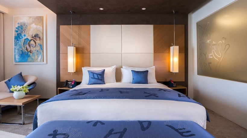 Imagen de la habitación del Hotel Mövenpick Du Lac Tunis. Foto 2