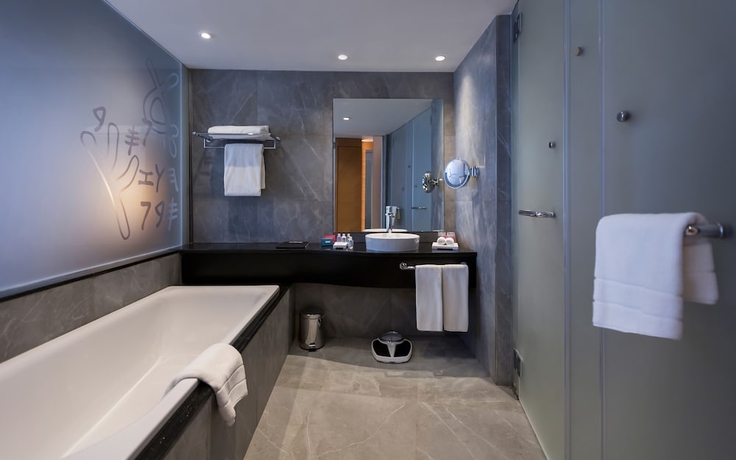 Imagen de la habitación del Hotel Mövenpick Du Lac Tunis. Foto 5