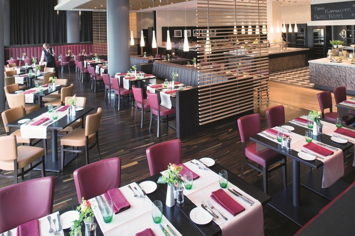 Imagen del bar/restaurante del Hotel Mövenpick Frankfurt City. Foto 4