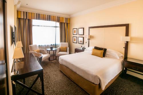 Imagen de la habitación del Hotel Mövenpick Grand Al Bustan Dubai. Foto 8