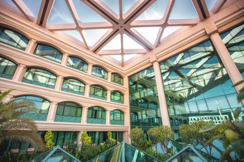 Imagen general del Hotel Mövenpick Grand Al Bustan Dubai. Foto 4