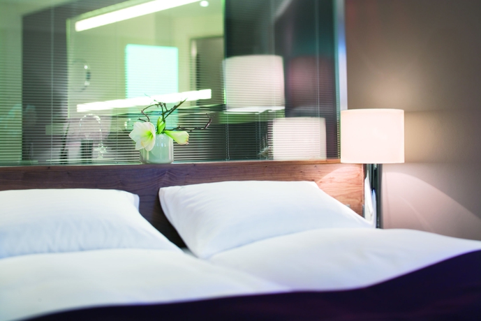 Imagen de la habitación del Hotel Mövenpick Hamburg. Foto 3