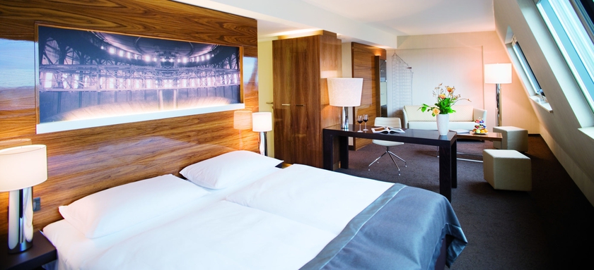 Imagen de la habitación del Hotel Mövenpick Hamburg. Foto 7