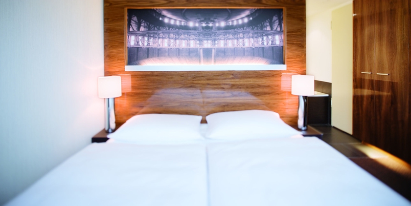 Imagen de la habitación del Hotel Mövenpick Hamburg. Foto 8