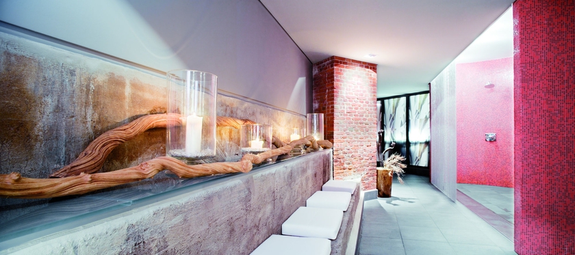 Imagen de la piscina del Hotel Mövenpick Hamburg. Foto 16