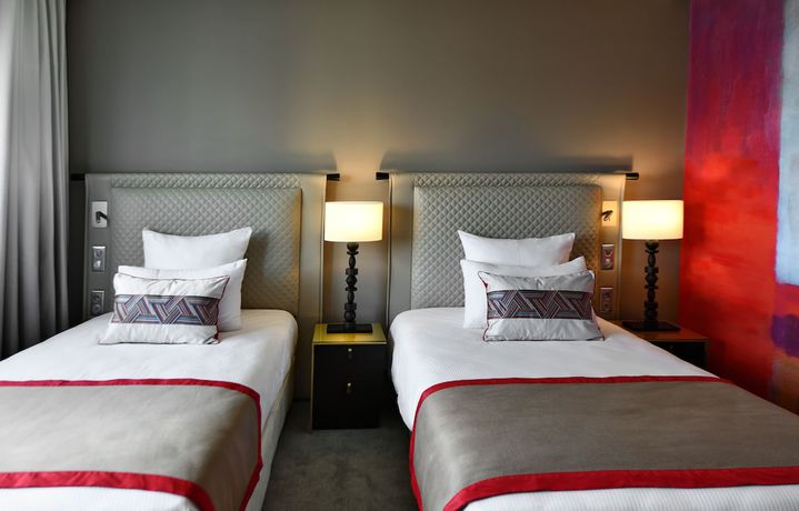 Imagen de la habitación del Hotel Mövenpick Hotel Abidjan. Foto 5