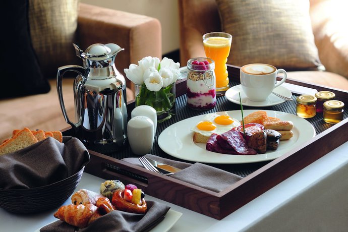 Imagen del bar/restaurante del Hotel Mövenpick Hotel Abidjan. Foto 3