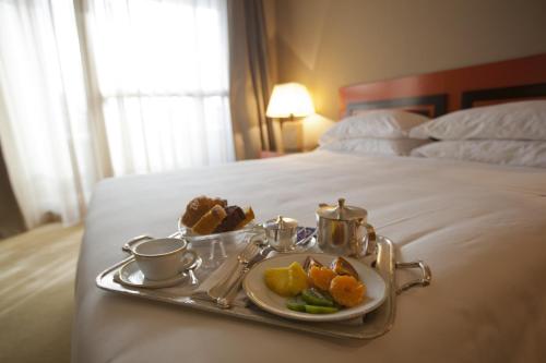 Imagen de la habitación del Hotel Mövenpick Hotel Bari. Foto 9