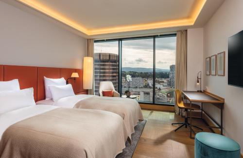 Imagen de la habitación del Hotel Mövenpick Hotel Basel. Foto 16