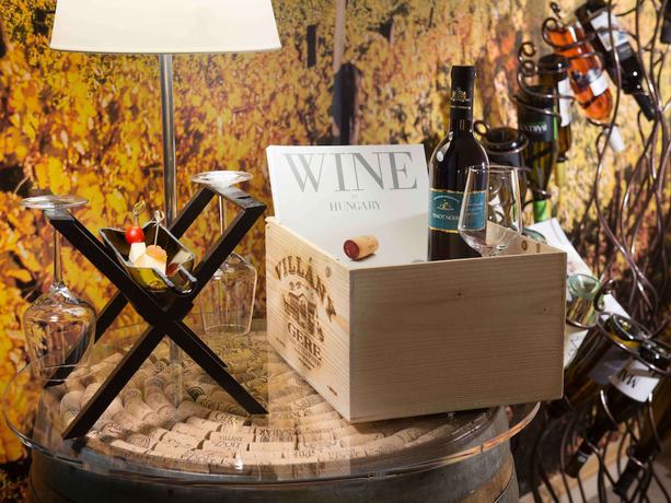 Imagen de la habitación del Hotel Mövenpick Hotel Budapest Centre. Foto 14