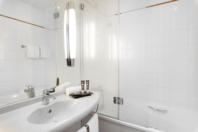 Imagen de la habitación del Hotel Mövenpick Hotel Budapest Centre. Foto 17