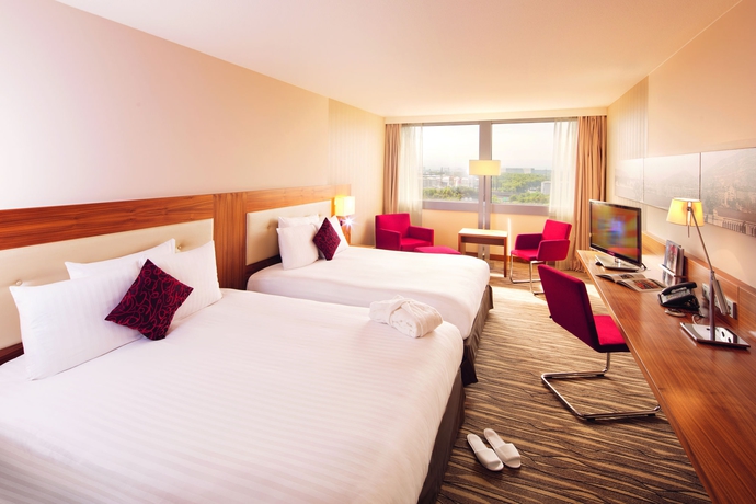 Imagen de la habitación del Hotel Mövenpick Hotel Geneva. Foto 5