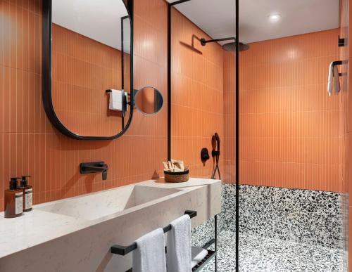 Imagen de la habitación del Hotel Mövenpick Hotel Istanbul Marmara Sea. Foto 9