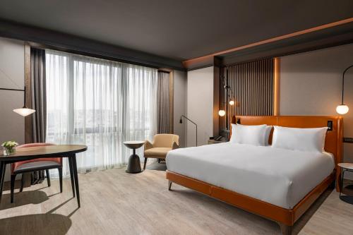 Imagen de la habitación del Hotel Mövenpick Hotel Istanbul Marmara Sea. Foto 10