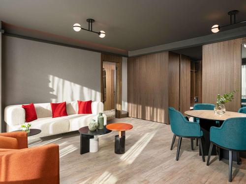 Imagen general del Hotel Mövenpick Hotel Istanbul Marmara Sea. Foto 2