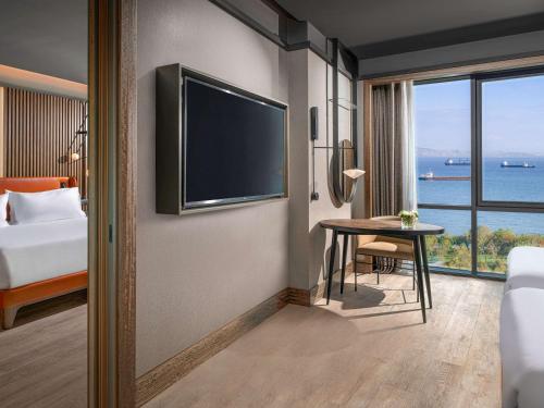 Imagen de la habitación del Hotel Mövenpick Hotel Istanbul Marmara Sea. Foto 17