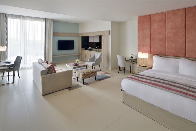 Imagen de la habitación del Hotel Mövenpick Hotel Tahlia Jeddah. Foto 18