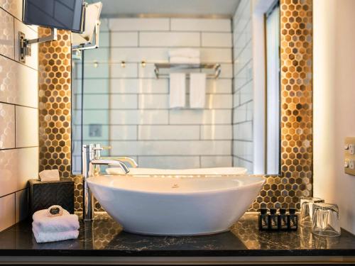 Imagen general del Hotel Mövenpick Hotel Wellington. Foto 3