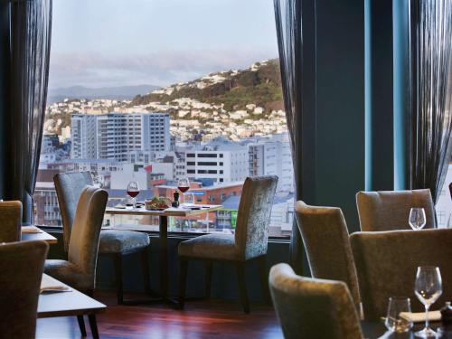 Imagen del bar/restaurante del Hotel Mövenpick Hotel Wellington. Foto 10