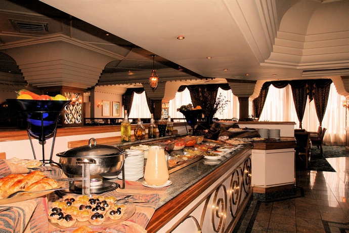 Imagen del bar/restaurante del Hotel Mövenpick Hotel Windhoek. Foto 3