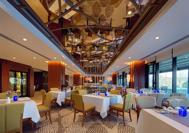Imagen del bar/restaurante del Hotel Mövenpick Istanbul Golden Horn. Foto 2