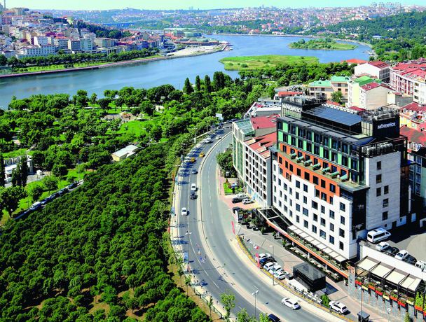 Imagen general del Hotel Mövenpick Istanbul Golden Horn. Foto 1