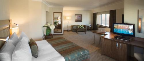 Imagen de la habitación del Hotel Mövenpick Izmir. Foto 15