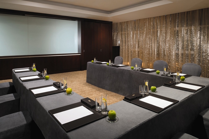 Imagen de los interiores del Hotel Mövenpick Jumeirah Lakes Towers. Foto 14