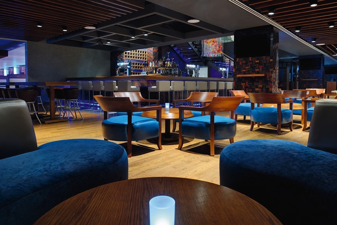 Imagen del bar/restaurante del Hotel Mövenpick Jumeirah Lakes Towers. Foto 5
