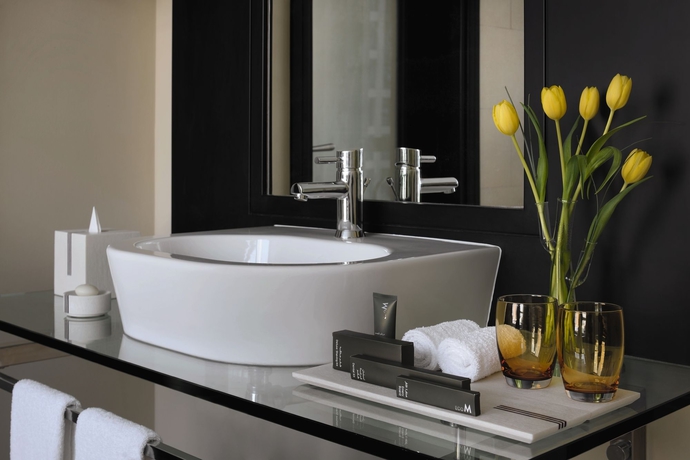 Imagen de la habitación del Hotel Mövenpick Jumeirah Lakes Towers. Foto 11