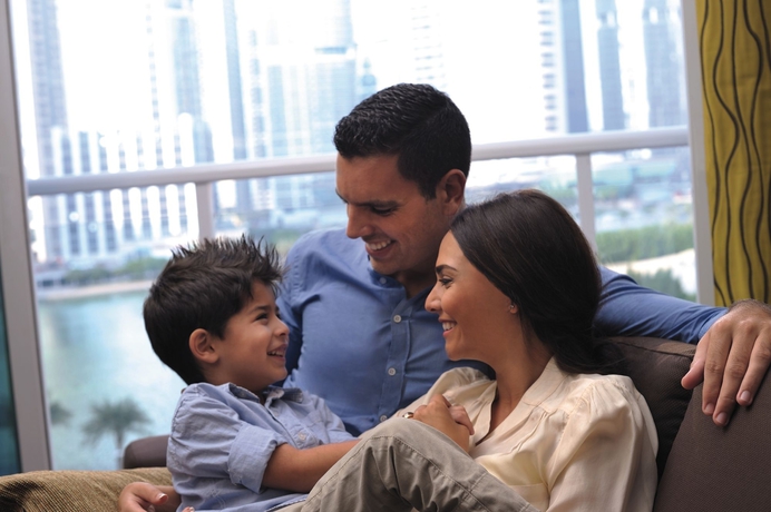 Imagen de la habitación del Hotel Mövenpick Jumeirah Lakes Towers. Foto 12