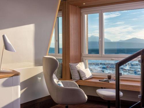 Imagen de la habitación del Hotel Mövenpick Lausanne. Foto 18