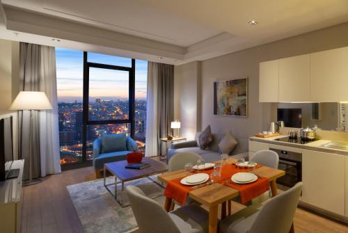 Imagen de la habitación del Hotel M&ouml;venpick Living Istanbul West. Foto 11