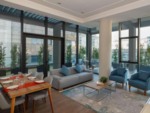 Imagen general del Hotel Mövenpick Living Istanbul West. Foto 1