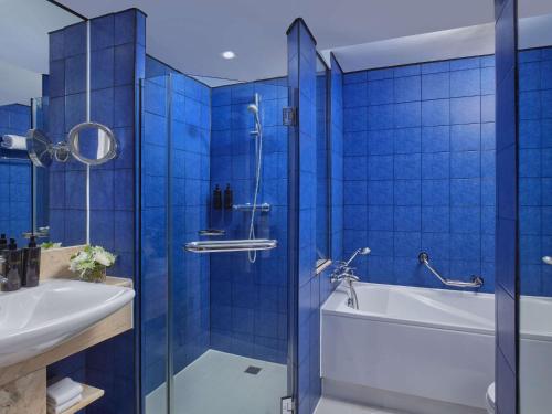 Imagen de la habitación del Hotel Mövenpick Mactan Island Cebu. Foto 9