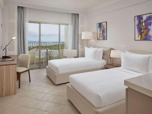 Imagen de la habitación del Hotel Mövenpick Mactan Island Cebu. Foto 14