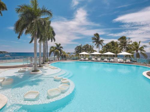Imagen de la piscina del Hotel Mövenpick Mactan Island Cebu. Foto 20
