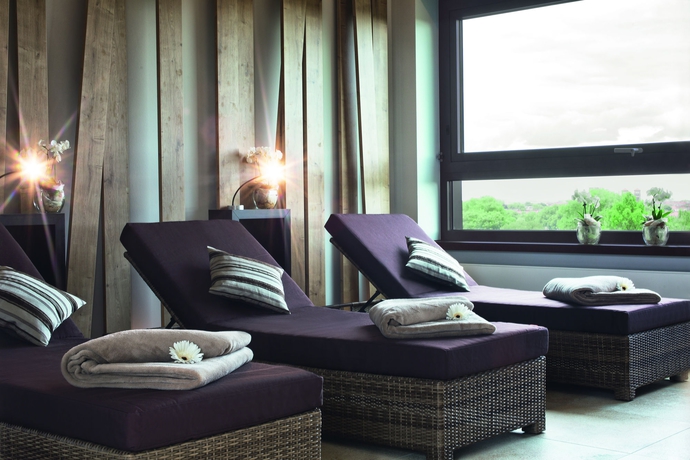 Imagen de la piscina del Hotel Mövenpick Münster Am Aasee. Foto 16