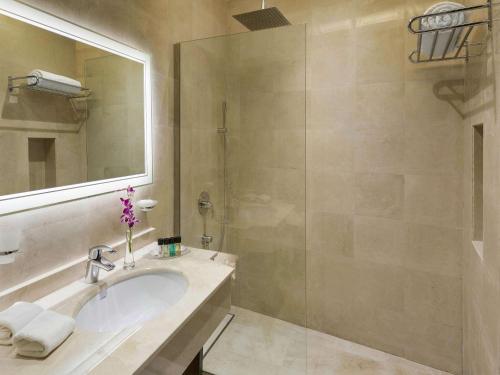 Imagen de la habitación del Hotel M&ouml;venpick Qassim. Foto 9