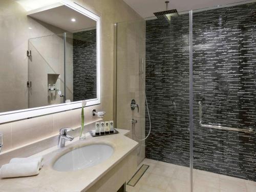 Imagen de la habitación del Hotel M&ouml;venpick Qassim. Foto 10