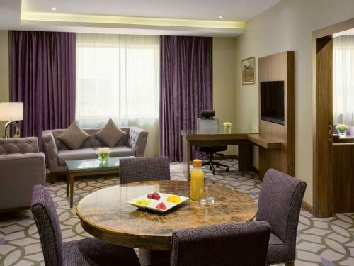 Imagen de la habitación del Hotel M&ouml;venpick Qassim. Foto 20