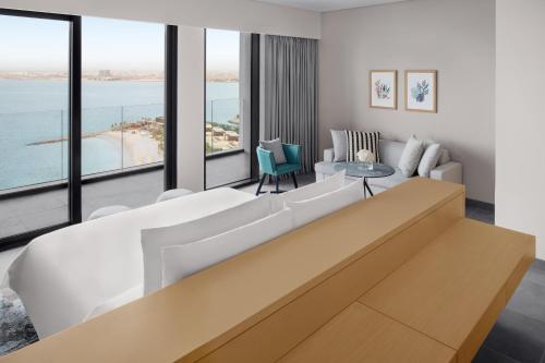 Imagen de la habitación del Hotel Mövenpick Resort Al Marjan Island. Foto 12