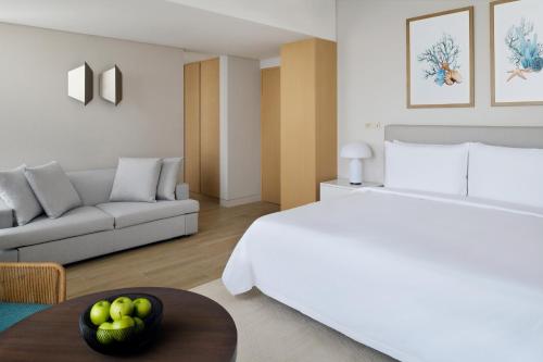 Imagen de la habitación del Hotel Mövenpick Resort Al Marjan Island. Foto 13